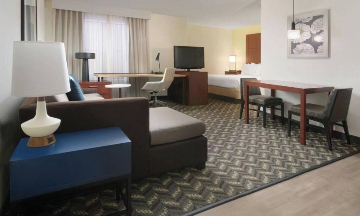 Dallas Apartment | Studio Suite Near Glazer's Beer and Beverage DAL