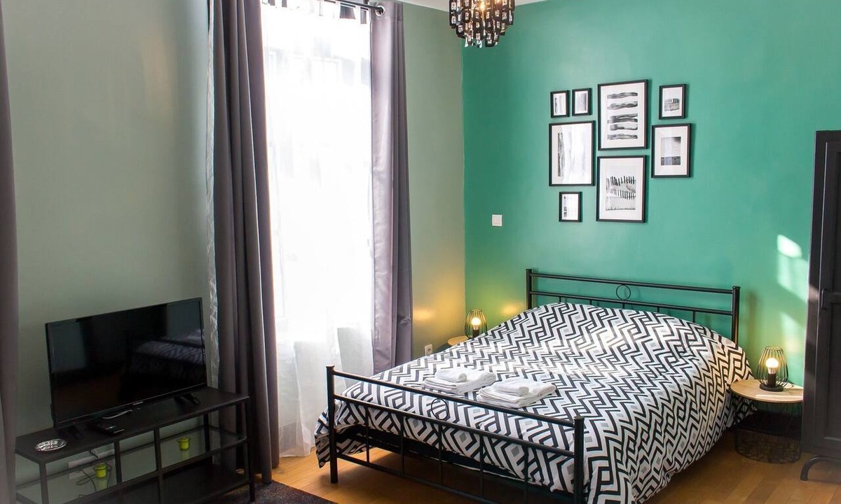 Saint-Quentin Apartment | Studio-Superior-Ensuite-Garden view