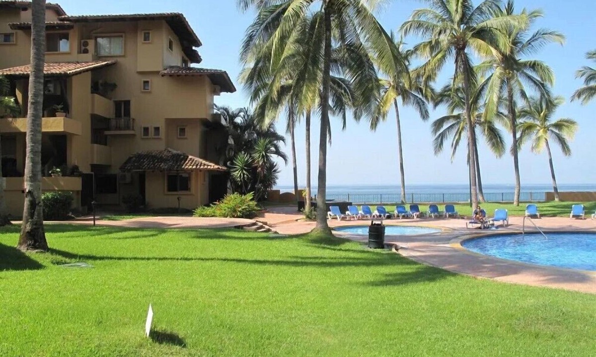 South Hotel Zone Hotel | Stunning 1BR Condo with Pool a Short Ride to Villa del Mar Beach