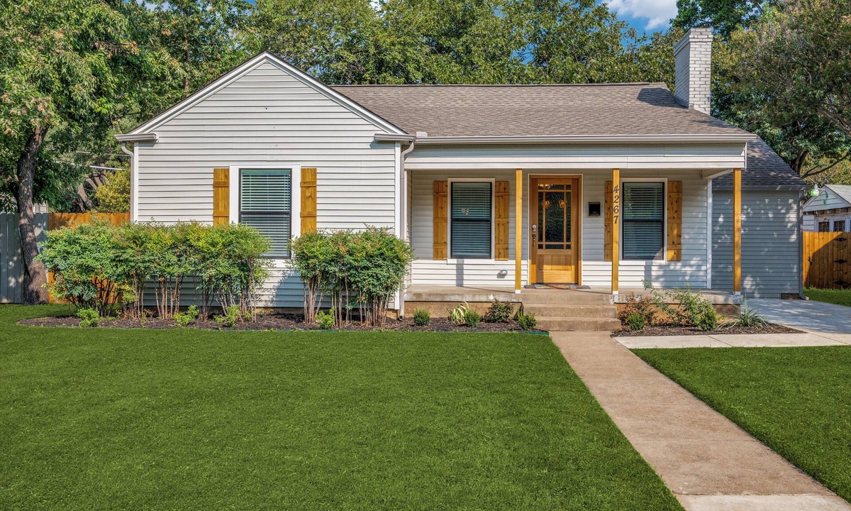 Dallas House | Stunning home centrally located by Bluffview