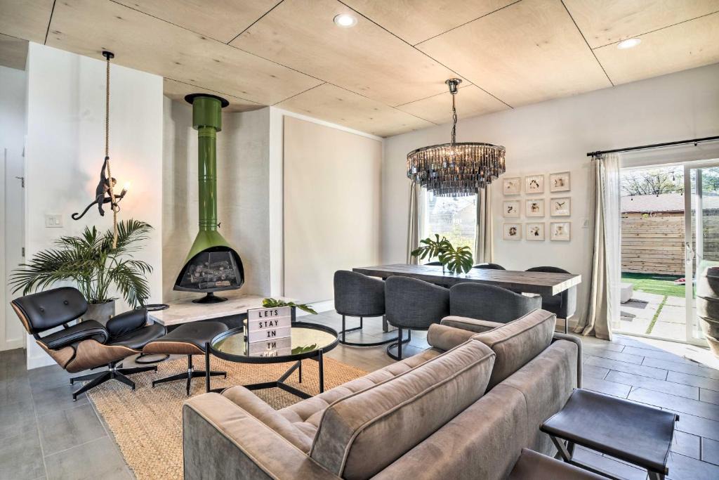 Albuquerque House | Stylish Albuquerque Home ~ 6 Miles to Downtown!