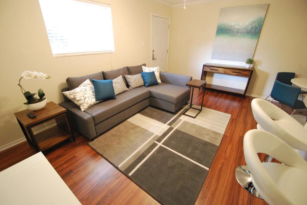 South Lamar Apartment | Stylish Austin Condo