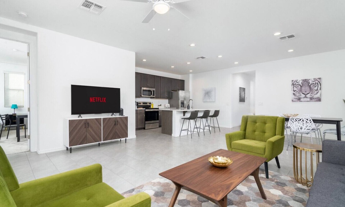 Tamaron House | *Stylish & Bright* King Queen Beds*Backyard*Garage