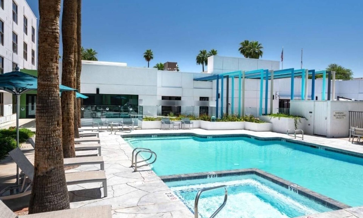 Chandler Hotel | Sunny Chandler Escape: Poolside Comfort, Dining & Adventure Nearby l 2 Rooms