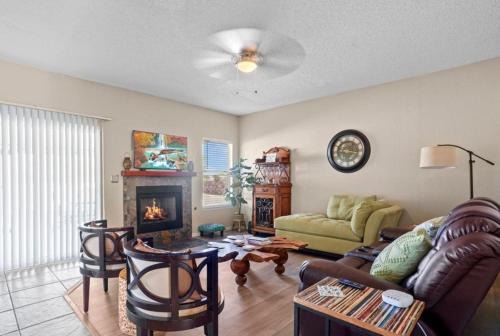 El Paso House | Sunset Escape Parkside Retreat