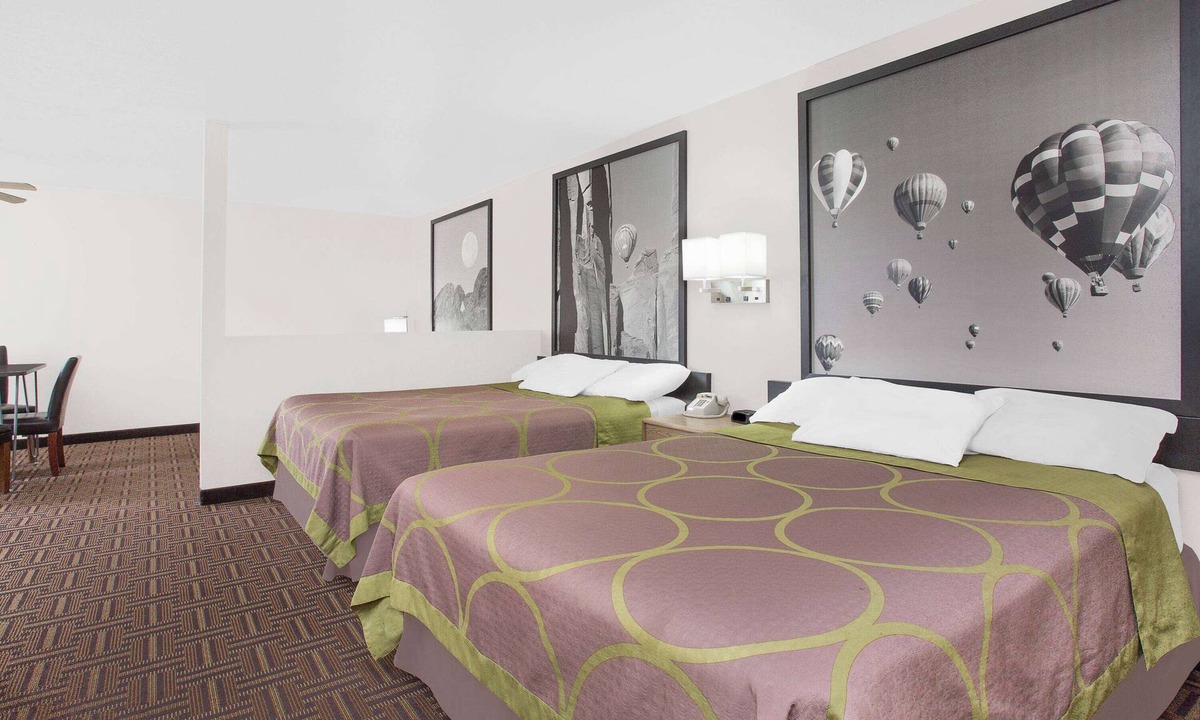 Bloomfield Hotel | Super 8 by Wyndham Bloomfield