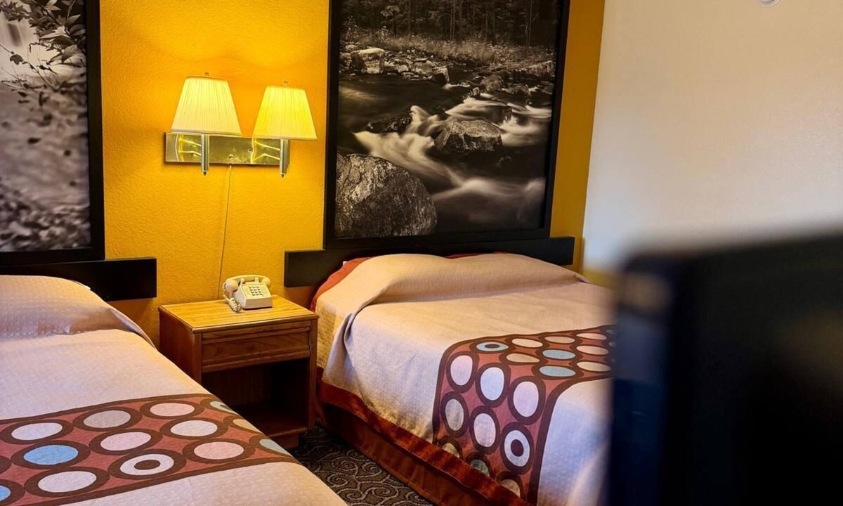 Lightfoot Hotel | Super Inn