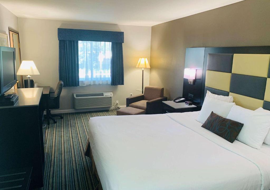 Redding Hotel | SureStay Plus Hotel by Best Western Redding