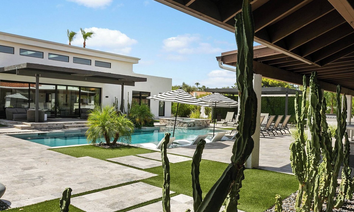 Buenavante House | SWSS 11BR Modern Compound | Pool, Hot Tub, Putting Green, Golf Cage & Games