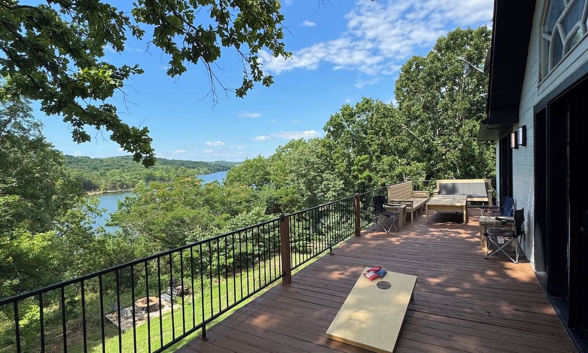 Omaha House | Table Rock Lakefront Home Sleeps 15 Walk to Water Near Branson & Big Cedar