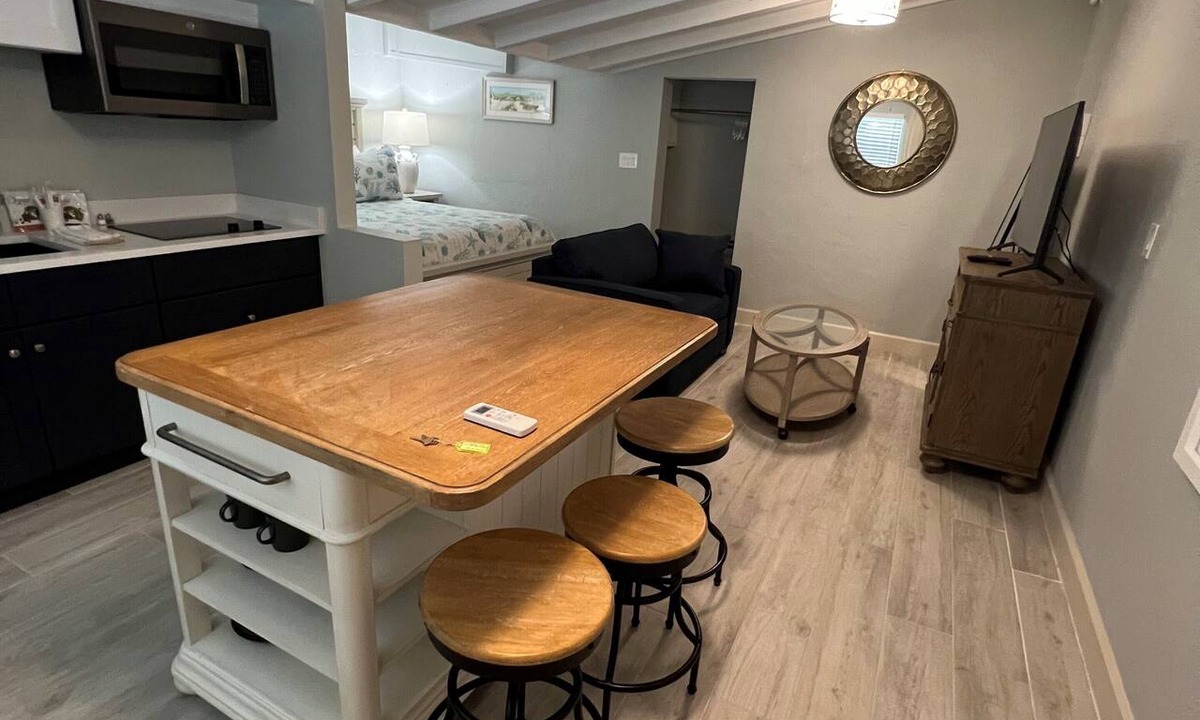 Sanibel Hotel | Tarpon Tale Inn