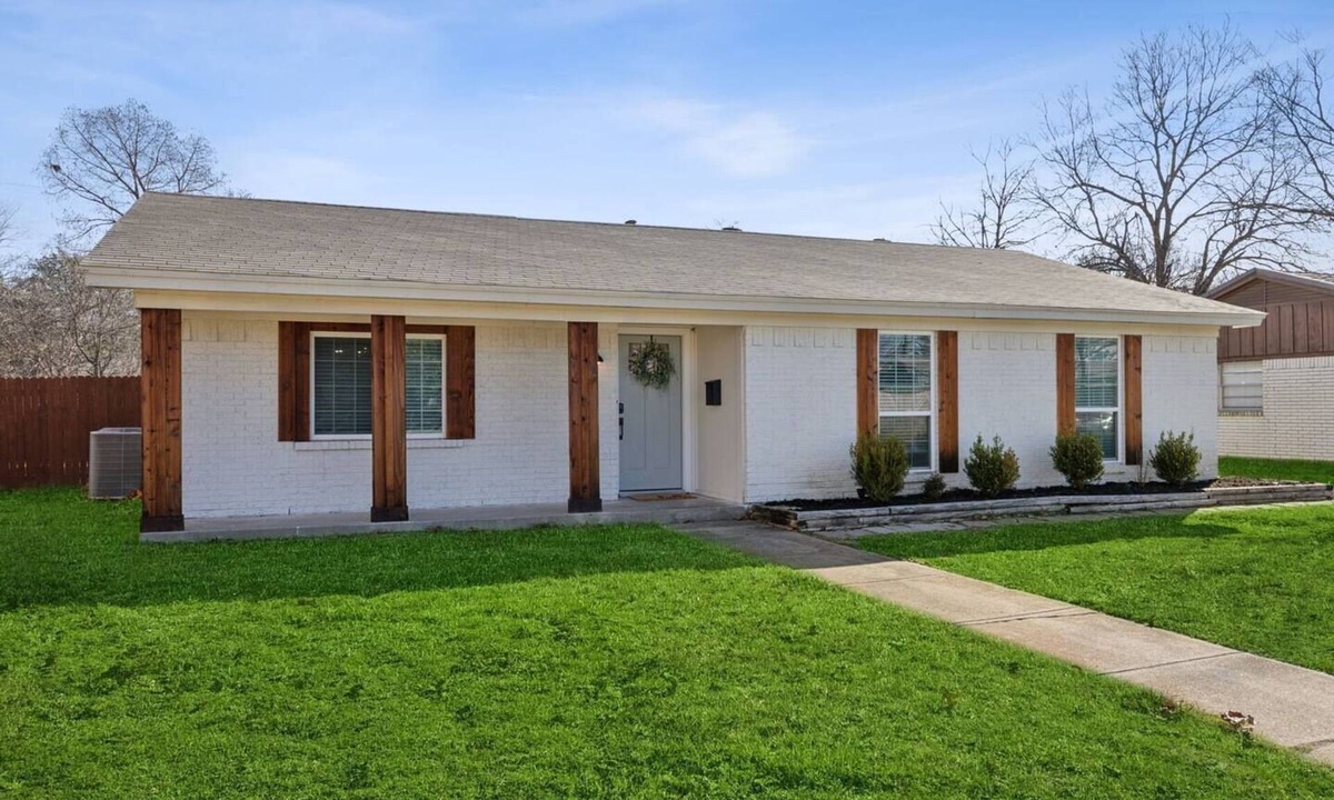 Richardson House | TCH - Cozy 3bd/1.5ba in Richardson with Workspace