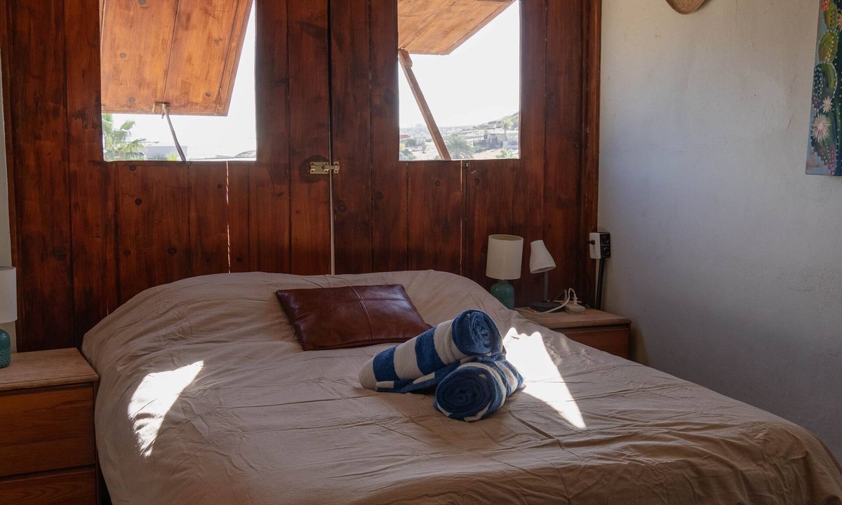 La Fortuna House | The Baja Station - Queen Room - Rustic Ranch House