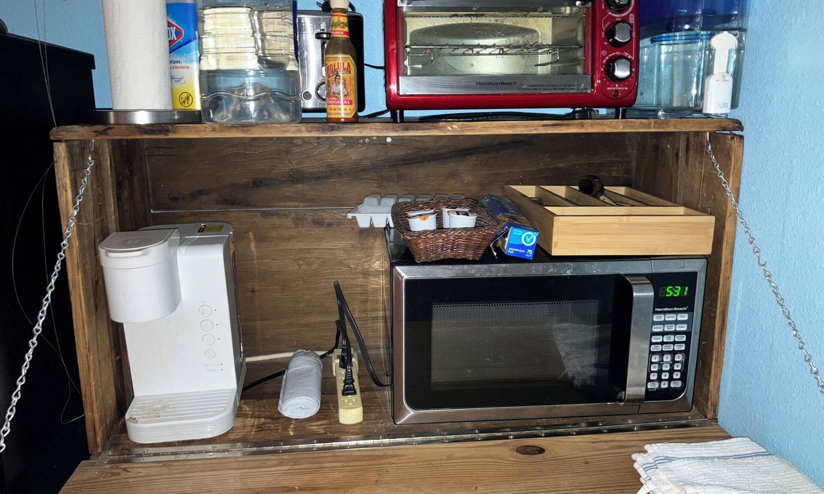 Tyler Cabin | The Boathouse, sleeps 3 in comfort, in the Piney Woods, close to town