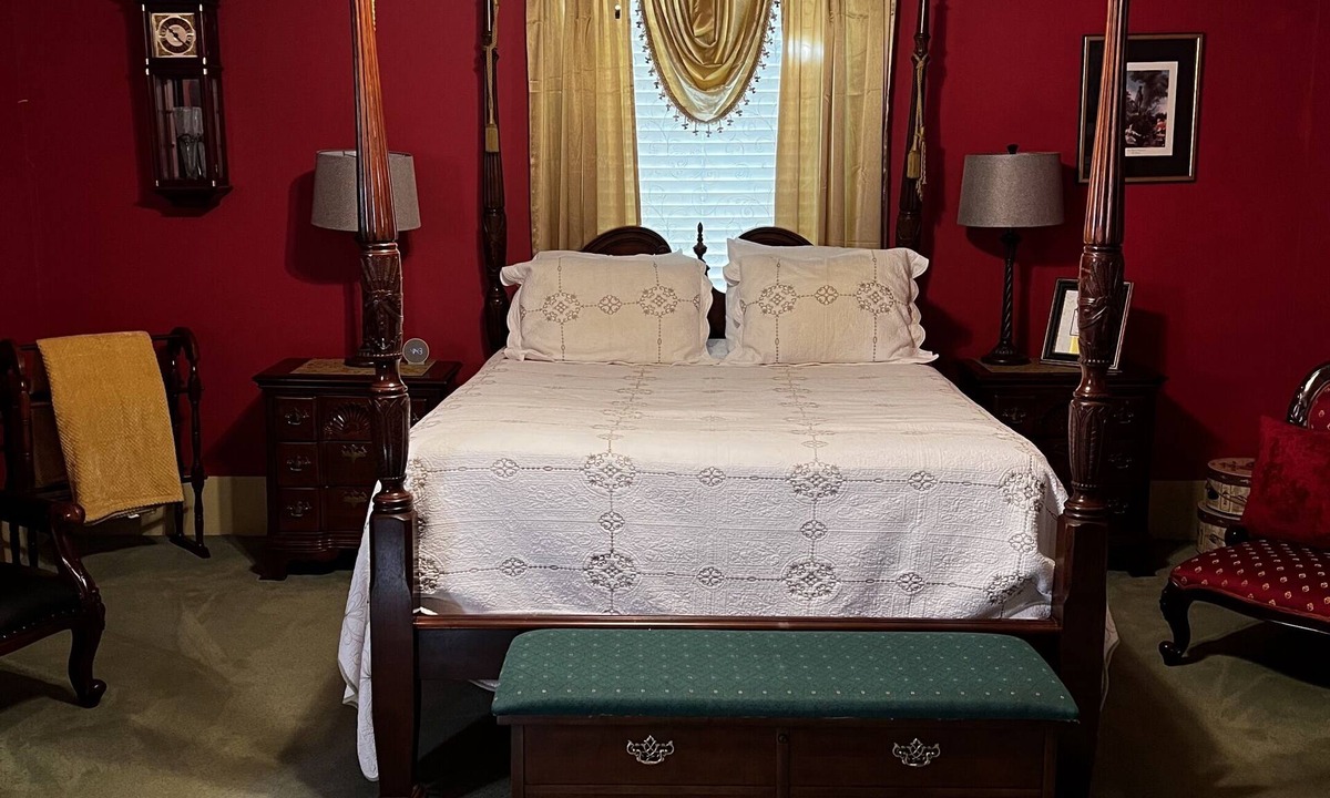 Bainbridge Bed & Breakfast | The Commodore Bed and Breakfast