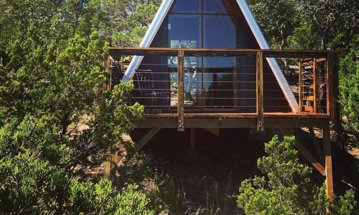Oatmeal Cabin | The jAy frAme A Texas hill country treasure