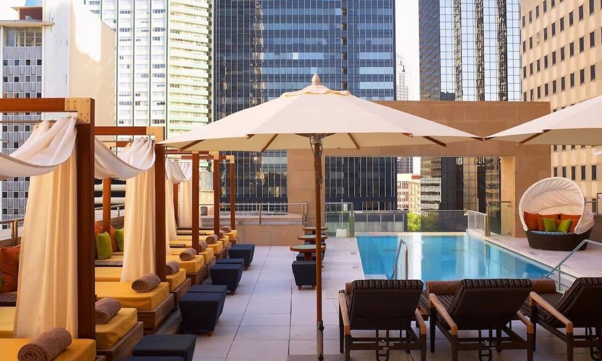 Downtown Dallas Hotel | The Joule Dallas – One-Bedroom Joule Suite with Living Area & Style