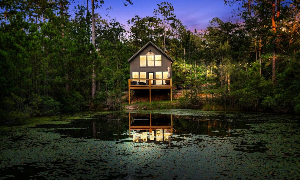 Brookeland House | The Lily Pad at Cabin Grove - Minutes to Rayburn