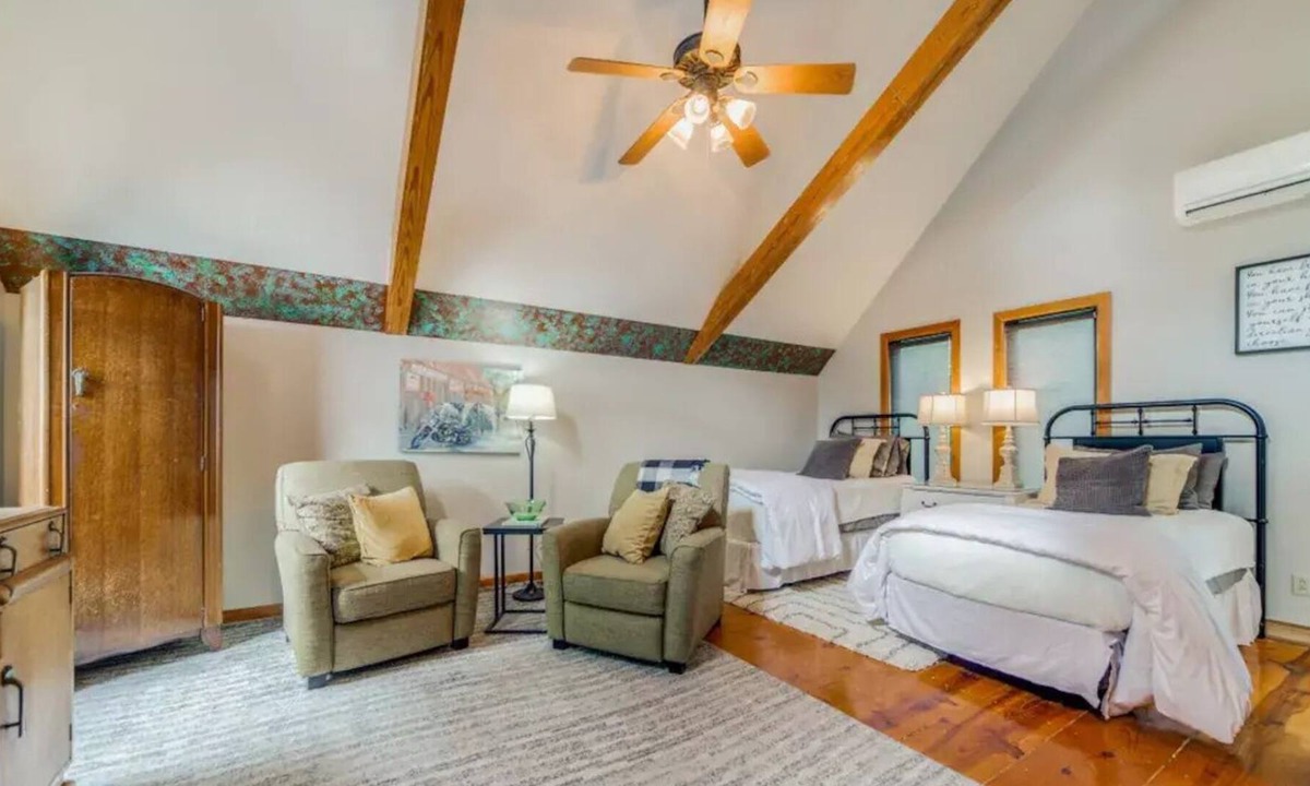 Comfort House | The Loft on Comfort Valley Lane