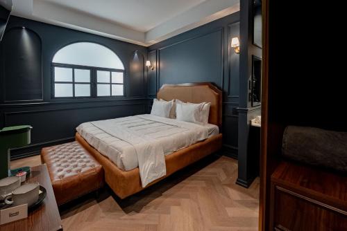 Benito Juarez Hotel | The Midnight Bloom Suite
