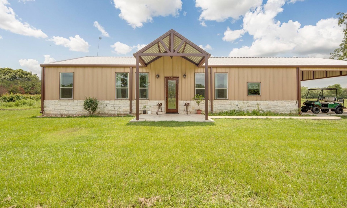 Bryan House | The Ranchette- Sleeps 10- 13 Miles From Texas A&M- Country Life
