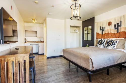 Tolleson Apartment | The Tolleson Suites - Modern I-10 Access