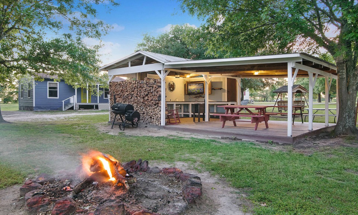 Grand Saline House | The Venue at Three Points - Meme's House