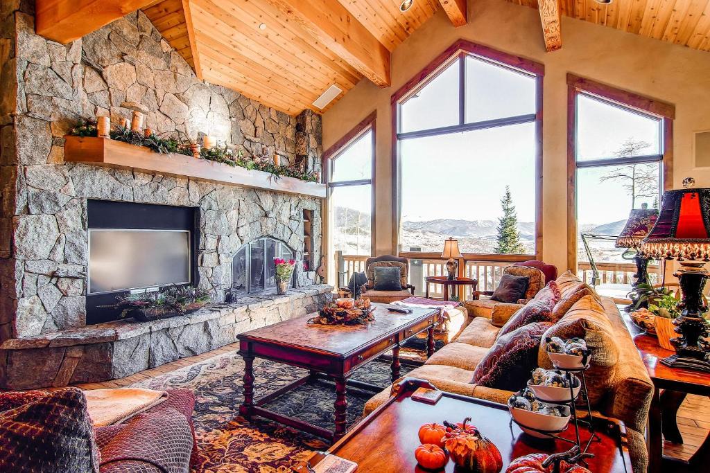 Three Peaks House | Three Peaks Mountain Lodge