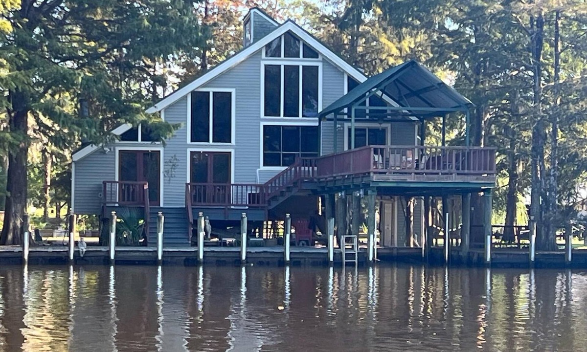 Killian House | Tickfaw River House - sleeps 8- has 5 beds-Pet Friendly