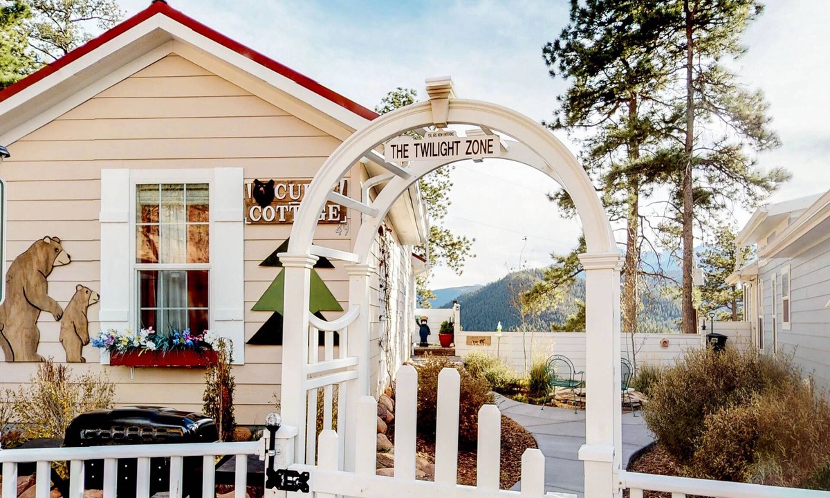 Woodland Park Cottage | Tiny home cottage w/mountain view, kitchen- dogs OK