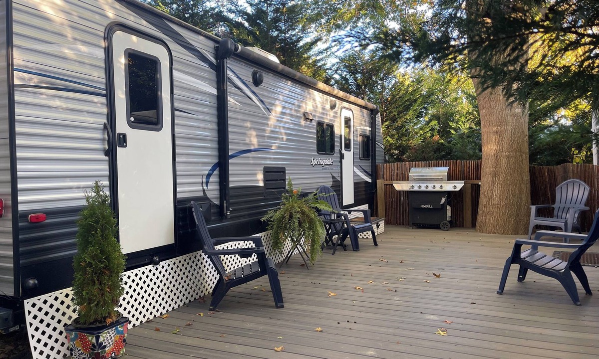 Bear House | Tiny Home Tranquil Oasis