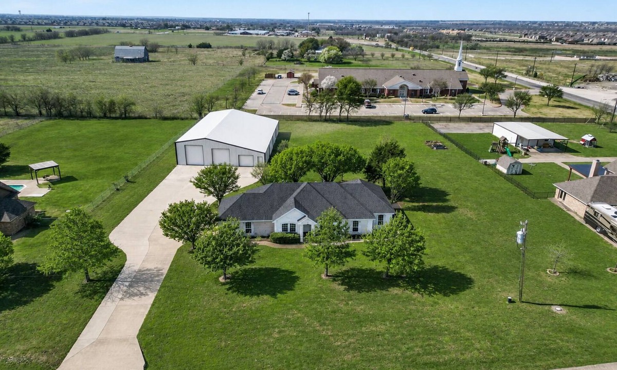 Forney House | Tranquil 1.5-Acre Retreat with Modern Comfort