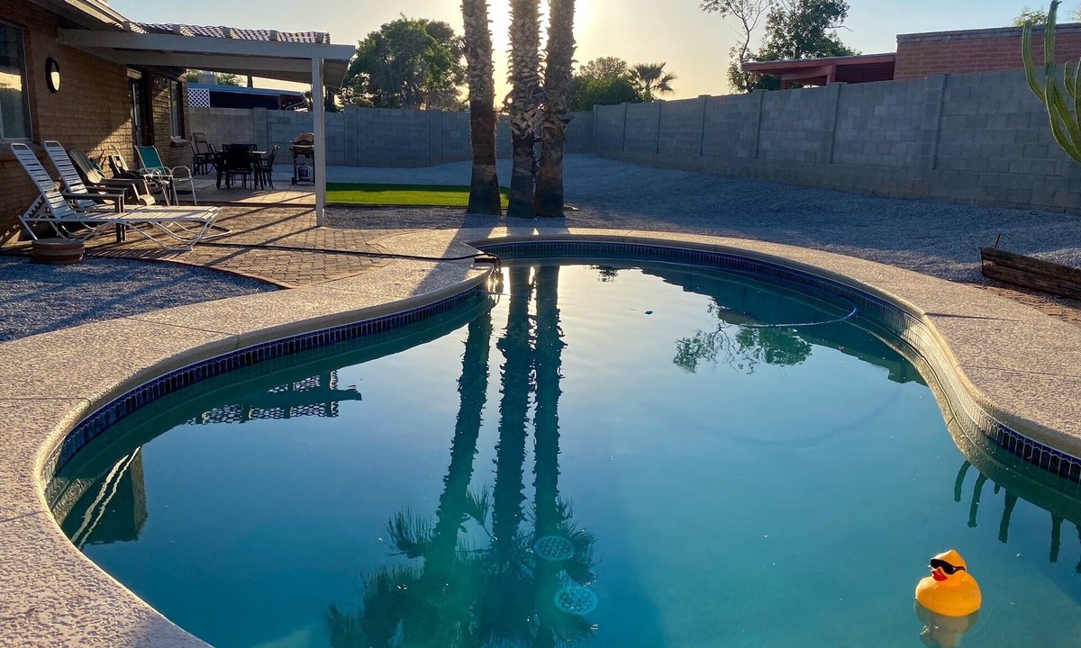 Metropolitan House | Tranquil Desert Oasis - beautiful private pool and putting green w/a great view!