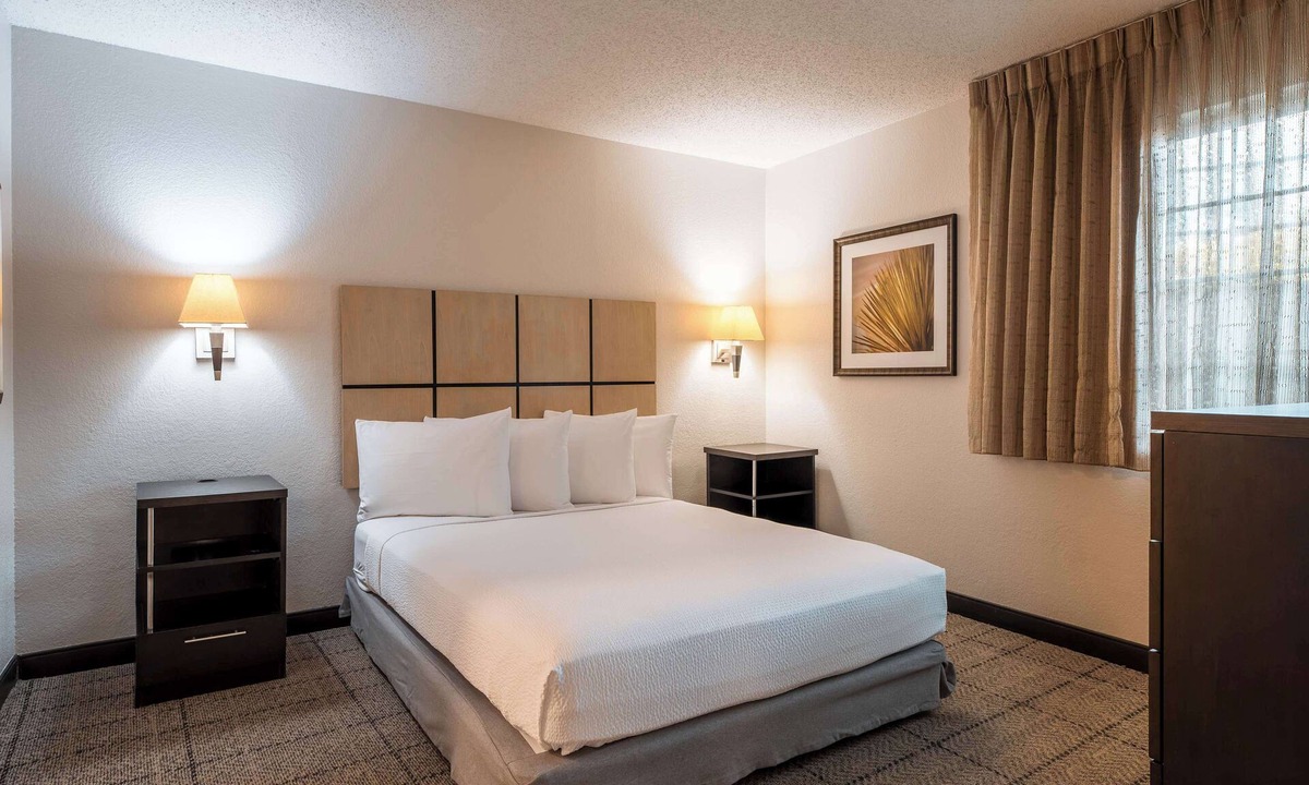 Fossil Creek Hotel | Tranquil Suite w/Full Kitchen | Near Airport | Free Parking