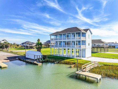 San Luis House | Treasure Island Beach Getaway-Ocean & Island Vibes