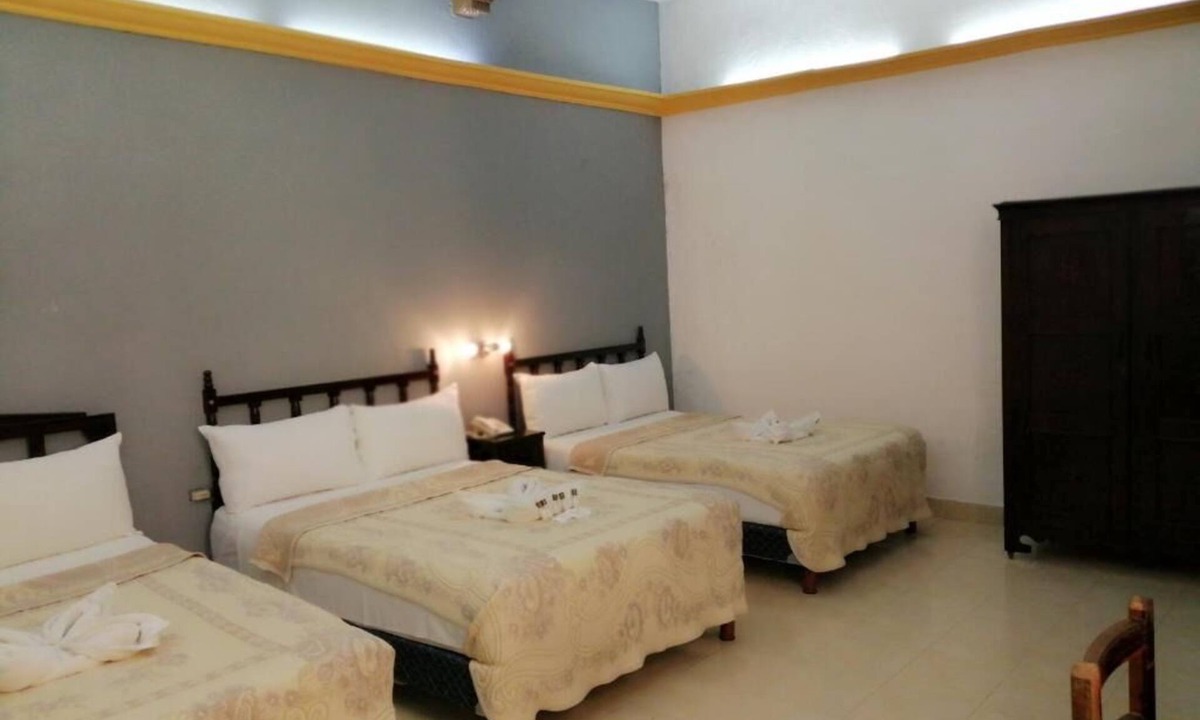 Centro Hotel | Triple-Bed Room in Mérida’s Heart — Close to Paseo Montejo & Downtown