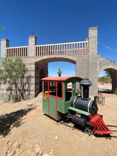 East Mesa House | Tropical Mountain Valley Casita