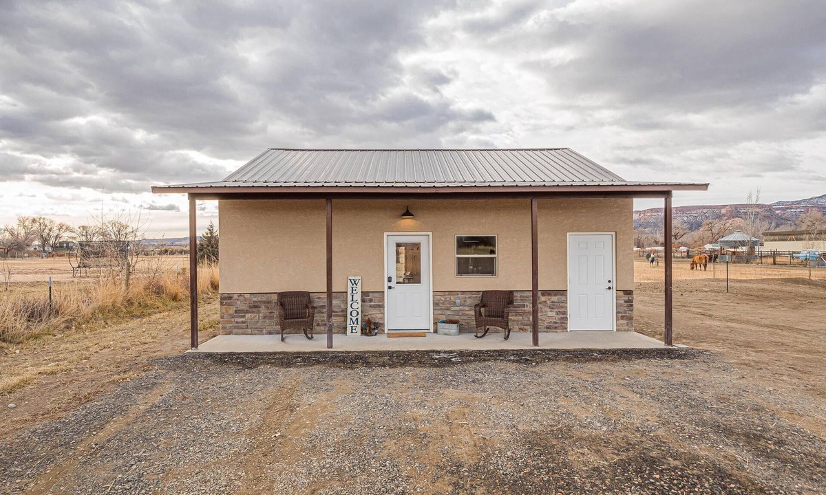 Fruita House | Tumbleweed: Cozy Modern Dog Friendly Retreat