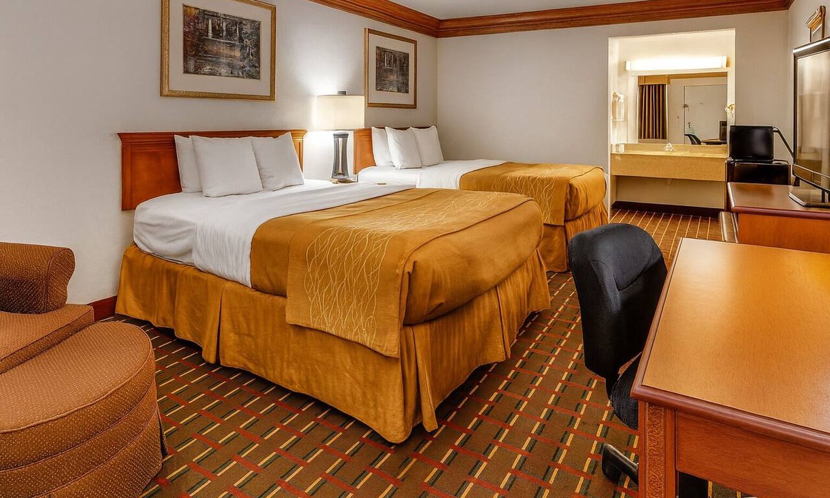 Decatur Hotel | Two Convenient Room Located at I-28 | Outdoor Pool & Free Parking