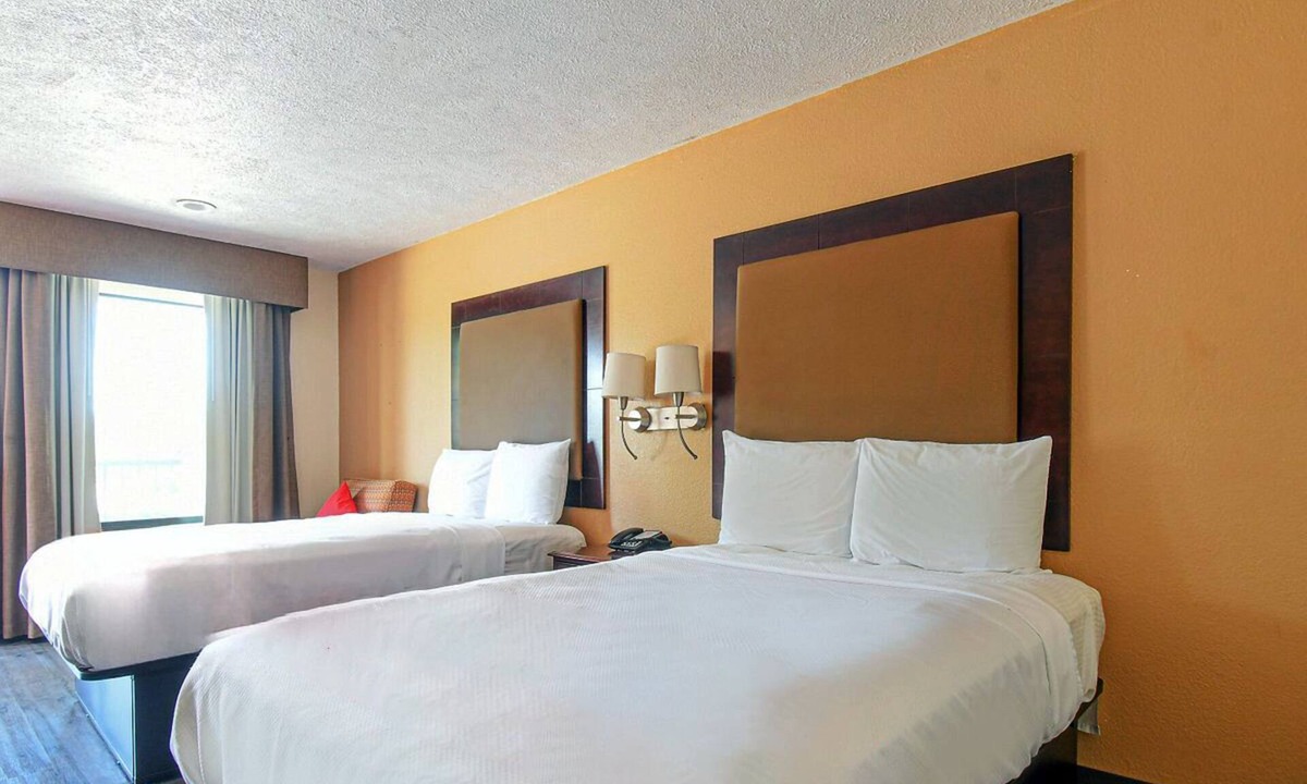 Shenandoah Hotel | Two Double Beds at Scottish Inns Shenandoah Woodlands Mall, Free Parking