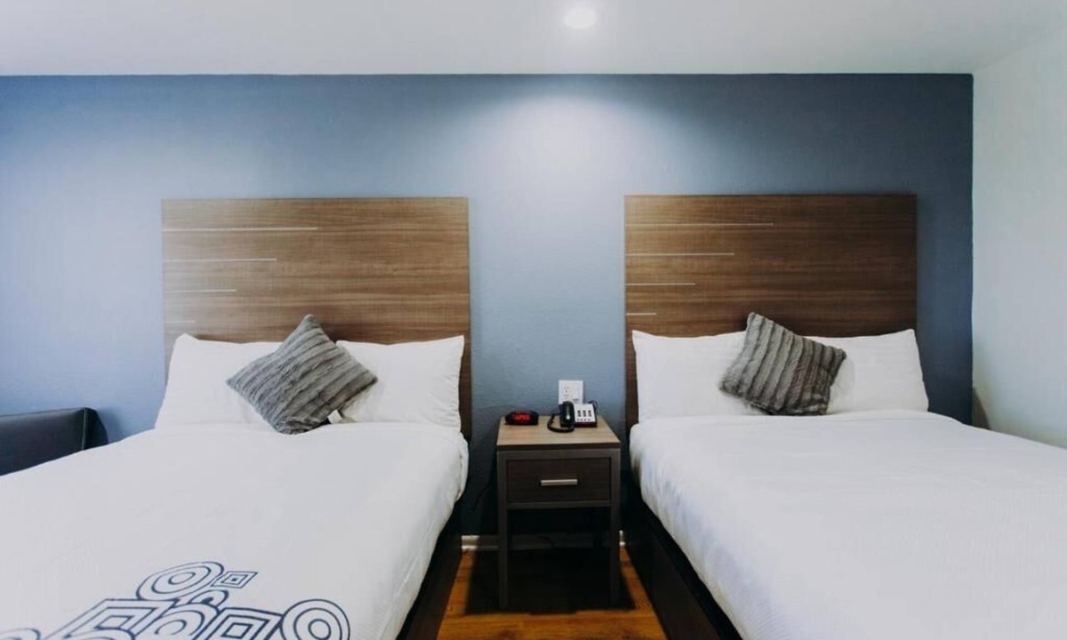 Clear Lake Shores Hotel | Two Queen Beds Room, Scottish Inn & Suites, Flat-Screen TV, Right off Route 146