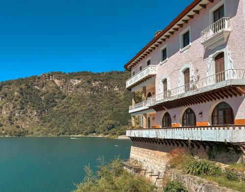 Panajachel Hotel | Tzanjuyú Historic - Lakefront Hotel