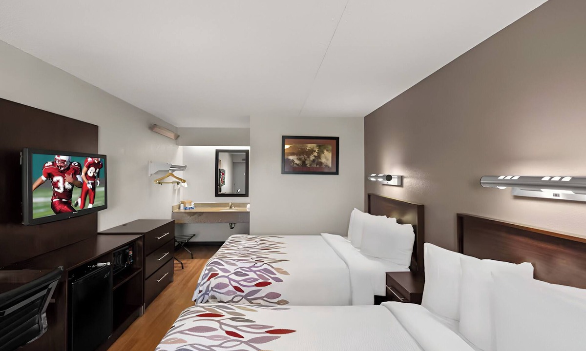 Irving Hotel | Ultimate Convenience near Six Flags & Stadiums! Free Shuttle, Parking | 4 Units