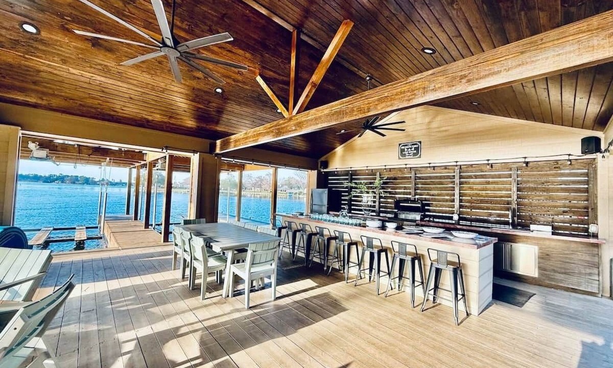 April Sound House | Ultimate Lake Resort Xtravaganza | Lake Conroe | April Sound