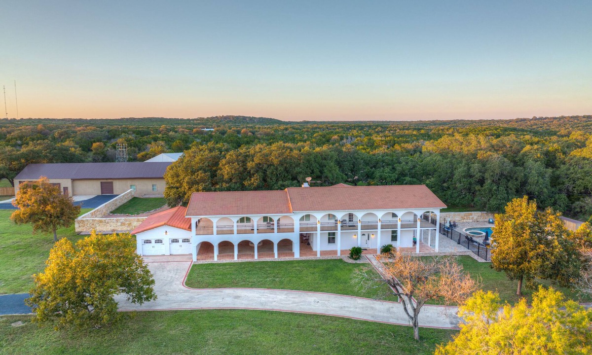 New Braunfels House | Ultimate New Braunfels Summer Getaway Sleeps Big Groups + Pool
