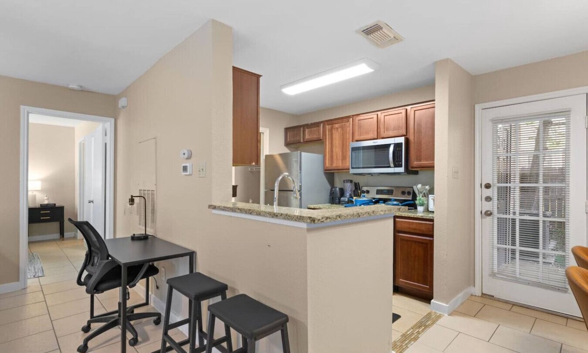 McNeil House | Up to 16 People - Mins 2 Downtown - Luxury Home