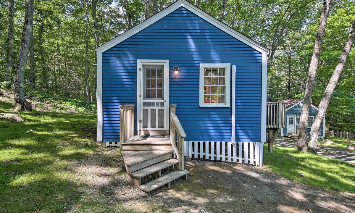 Edgecomb Cottage | Updated Tiny House: Walk to Wiscasset Village