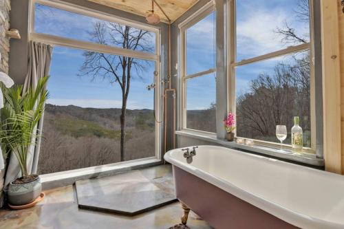 Wiley House | Valhalla Sky Suite at Hisaw Gap Romantic Retreat