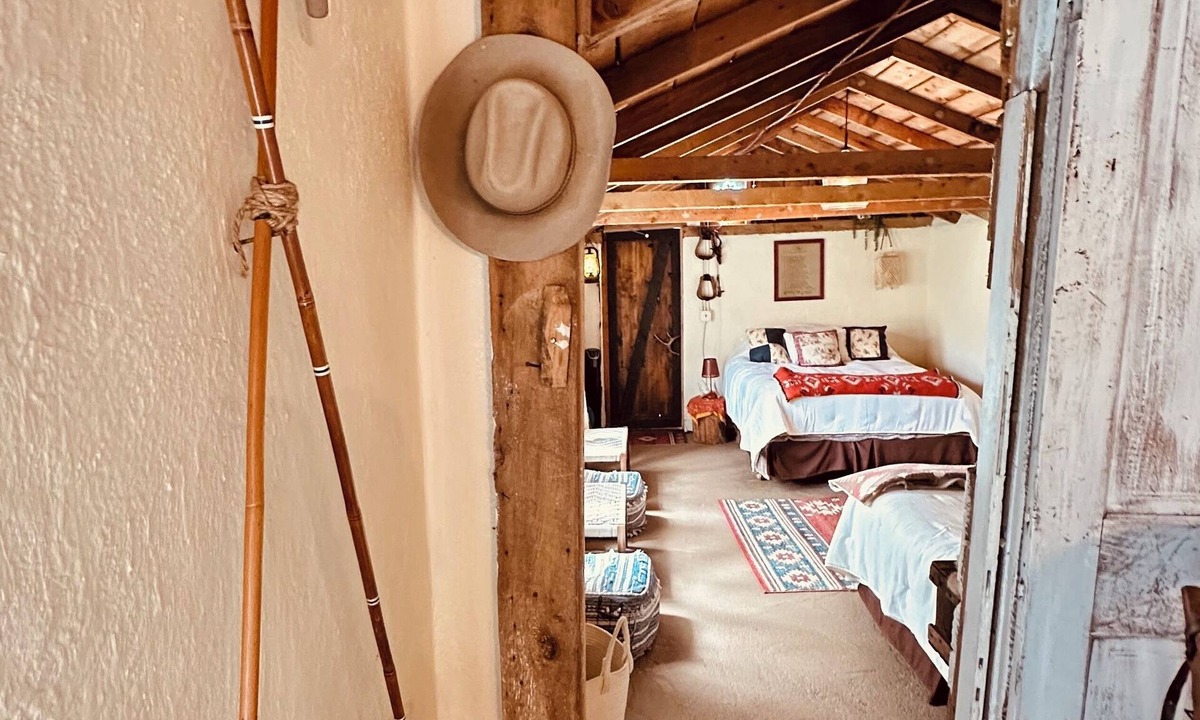 Gardiner Cabin | Very rustic 1900's cabin. Unique 2 room 2 queen + shack @LittleTrailCreekCabins