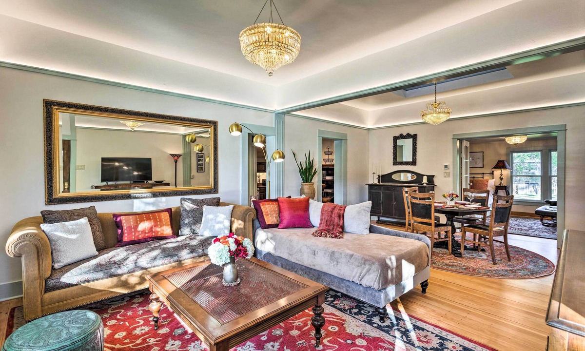 Carbondale House | Victorian Gem! Steps to Dine, Shop & Hike